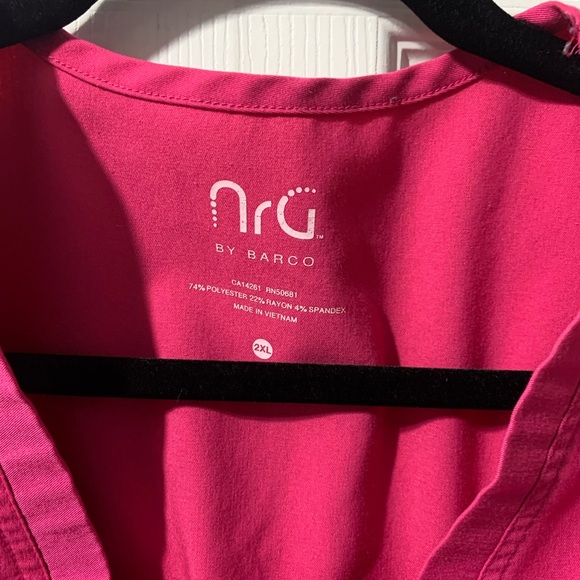 Pink scrub top - Picture 2 of 3